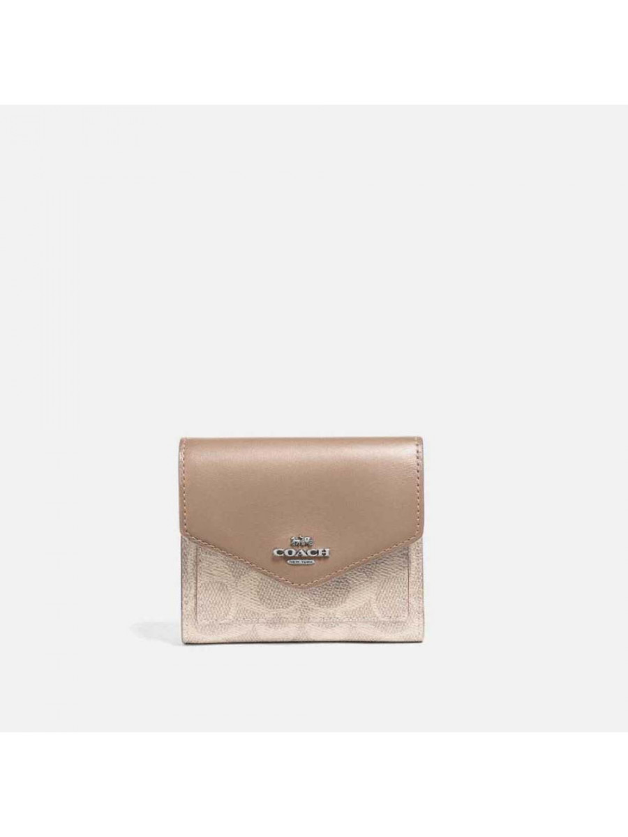 Кошелёк Coach Small Wallet In Signature Canvas (Light Nickel/Sand Taupe)(Серебро) Coach