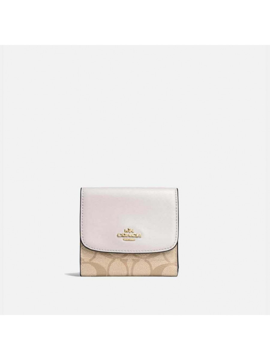 Кошелёк Coach Small Trifold Wallet In Signature Canvas (Light Khaki/Chalk)(Золото) Coach